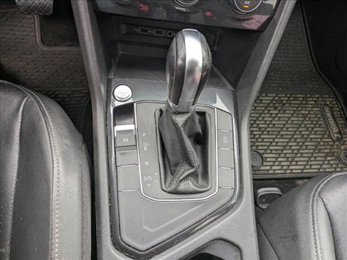Used 2019 Volkswagen Tiguan SE w/ Panoramic Sunroof Package image 13