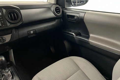 Used 2016 Toyota Tacoma SR image 11