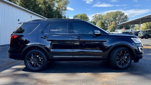 Used 2017 Ford Explorer XLT w/ XLT Technology Feature Bundle image 5