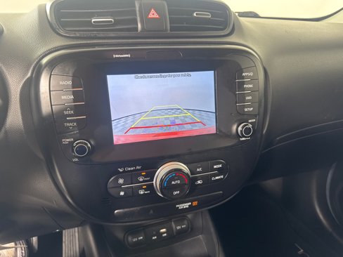 Used 2018 Kia Soul + image 16