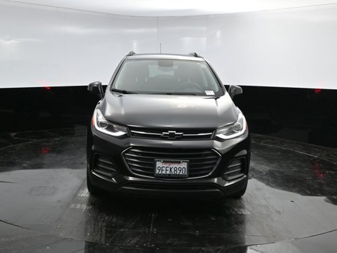 Used 2022 Chevrolet Trax LT w/ Midnight Edition image 2