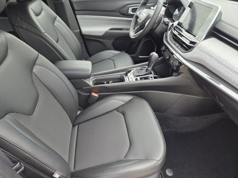 New 2025 Jeep Compass Latitude image 13