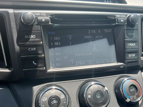 Used 2018 Toyota RAV4 LE image 8