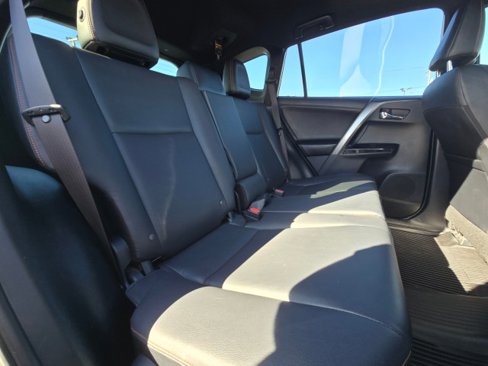 Used 2017 Toyota RAV4 SE image 15