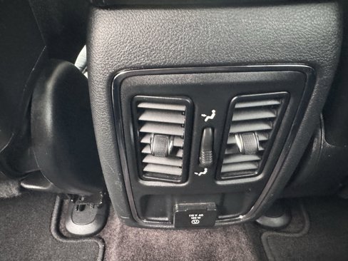 Used 2018 Jeep Grand Cherokee Altitude image 31