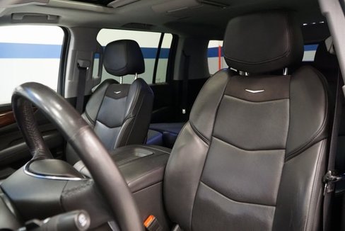 Used 2020 Cadillac Escalade ESV Luxury w/ LPO, Radiant Package image 16