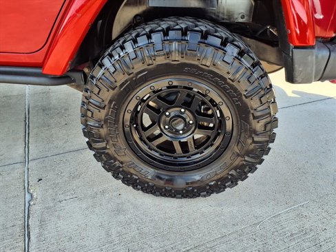 Used 2014 Jeep Wrangler Unlimited Rubicon image 27