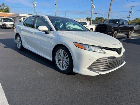 Used 2020 Toyota Camry XLE image 1