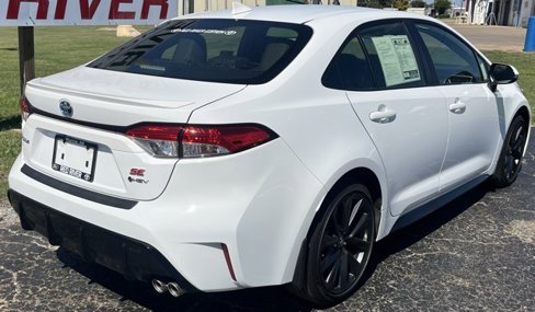 Used 2025 Toyota Corolla SE w/ SE Premium Package image 8
