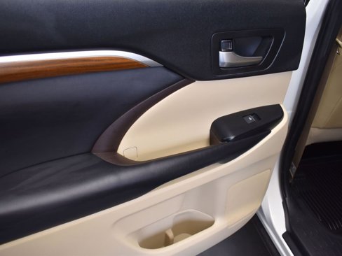 Used 2019 Toyota Highlander Limited image 17
