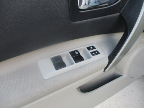 Used 2012 Nissan Rogue SV w/ Premium Pkg image 24