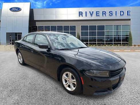 Used 2022 Dodge Charger SXT w/ Leather Interior Group image 2