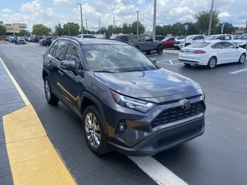 Used 2022 Toyota RAV4 XLE Premium image 2