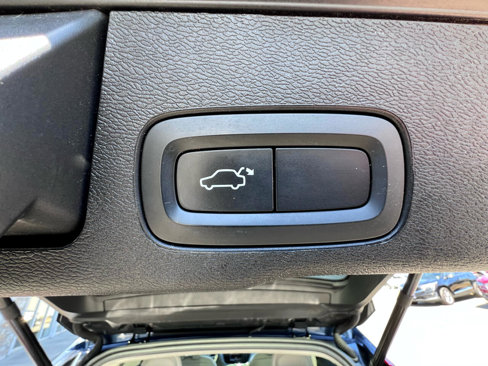 Used 2020 Volvo XC60 T5 Momentum image 18