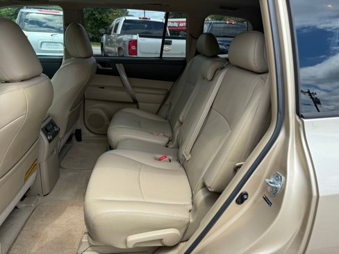 Used 2010 Toyota Highlander SE image 13