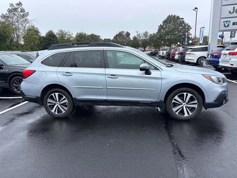 Used 2018 Subaru Outback 2.5i Limited image 2