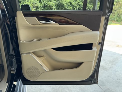 Used 2016 Cadillac Escalade ESV Luxury image 15