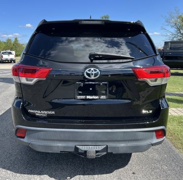 Used 2017 Toyota Highlander SE image 6