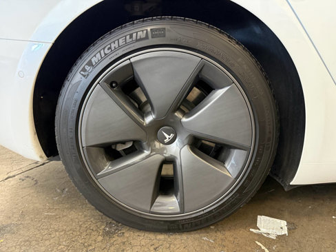 Used 2021 Tesla Model 3 Standard Range Plus image 29