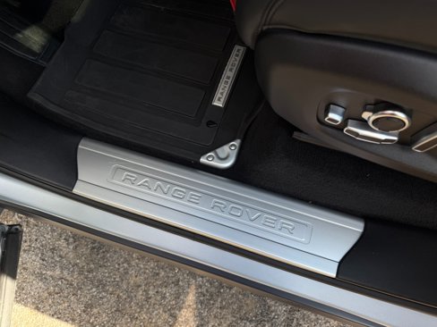 Used 2022 Land Rover Range Rover Sport SVR Carbon Edition image 13