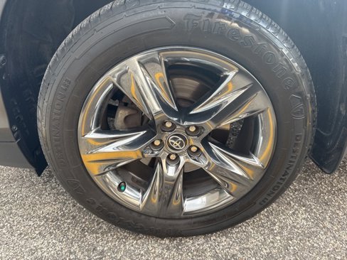 Used 2018 Toyota Highlander Limited image 3