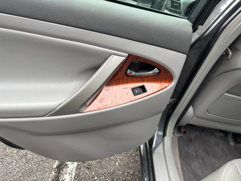 Used 2011 Toyota Camry XLE image 20