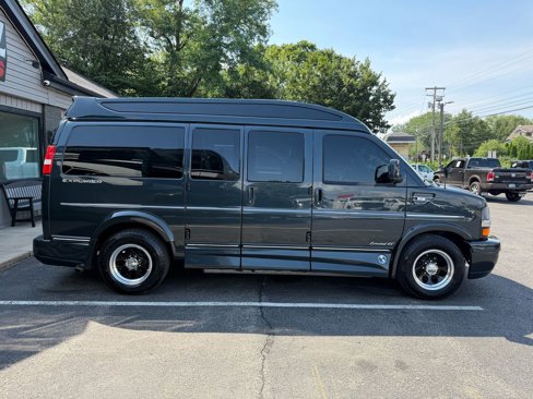 Used 2017 Chevrolet Express 2500 image 5