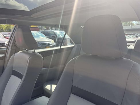 Used 2012 Toyota Camry image 18