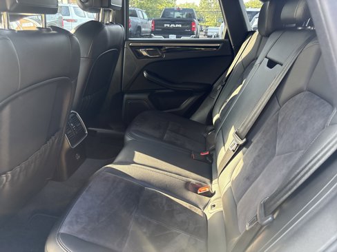 Used 2019 Porsche Macan image 32