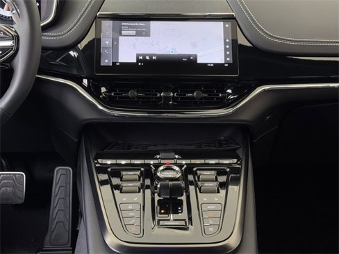 New 2025 Aston Martin DBX 707 image 14