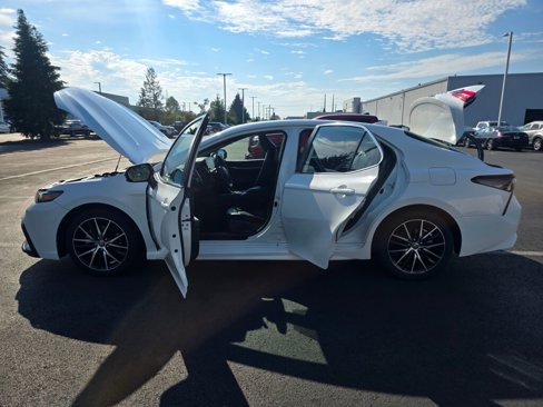 Used 2021 Toyota Camry SE image 18