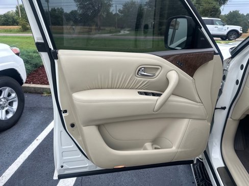 Used 2017 INFINITI QX80 4WD w/ Driver Assistance Package image 21