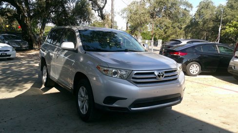 Used 2012 Toyota Highlander FWD image 1