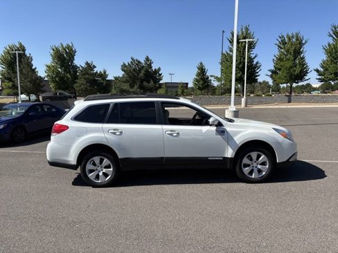 Used 2010 Subaru Outback 2.5i Premium image 2