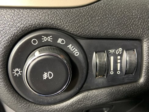 Used 2017 Jeep Cherokee Latitude w/ Safety/Convenience Group image 9