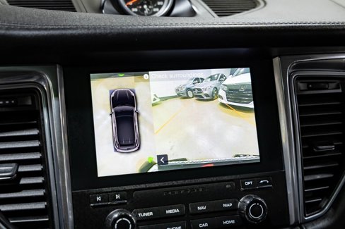 Used 2017 Porsche Macan Turbo image 15