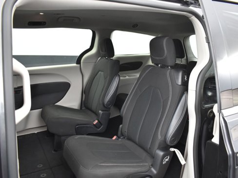 Used 2022 Chrysler Voyager LX image 20