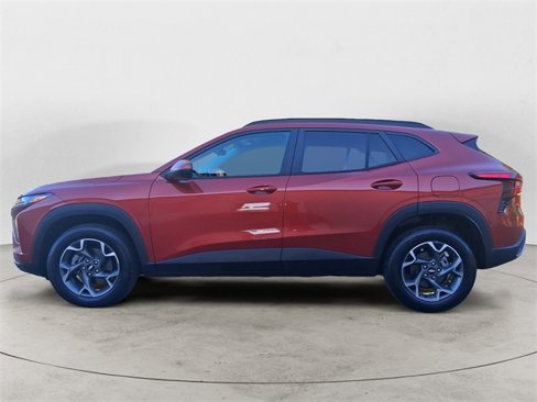 Certified 2024 Chevrolet Trax LT w/ Driver Confidence Package image 2