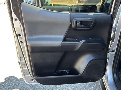 Used 2020 Toyota Tacoma SR image 15