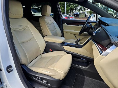 Used 2018 Cadillac XT5 Luxury w/ Driver Awareness Package image 17