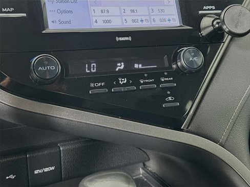 Certified 2020 Toyota Camry SE image 16