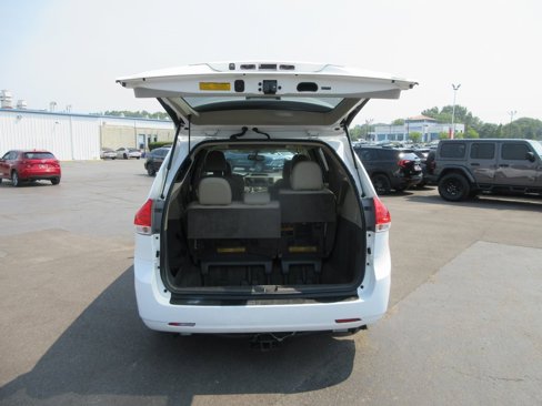 Used 2013 Toyota Sienna XLE image 5