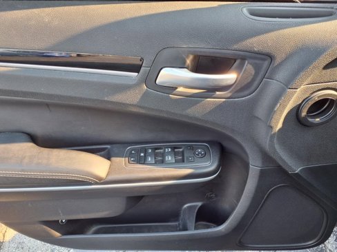 Used 2022 Chrysler 300 S image 6