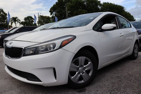 Used 2017 Kia Forte LX image 1