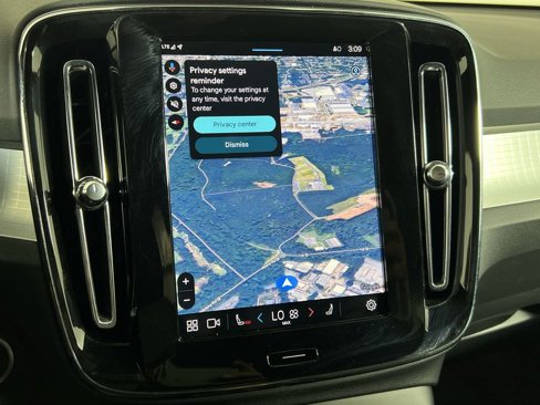 Certified 2025 Volvo XC40 B5 Core image 21