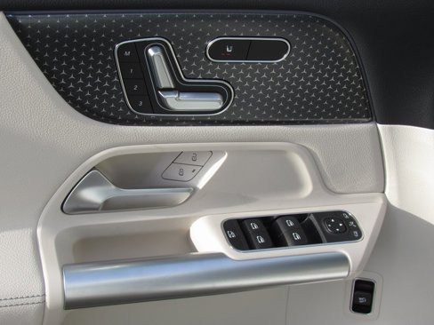 New 2025 Mercedes-Benz GLA 250 4MATIC image 13