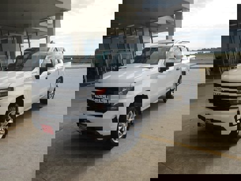 Used 2021 Chevrolet Silverado 1500 Custom image 3