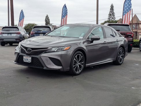 Used 2020 Toyota Camry SE image 3