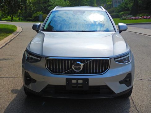 Used 2025 Volvo XC40 B5 Plus image 7