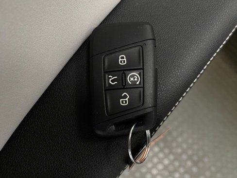 New 2025 Volkswagen Taos SE image 29